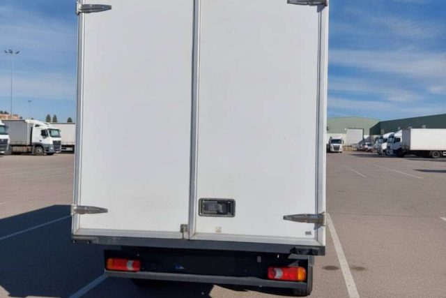 Nissan NV400 caja cerrada de 2022